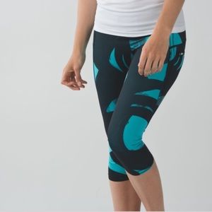 Lululemon EUC Capri size 8 teal color